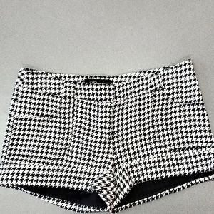 Guess, size 27, black and white houndstooth